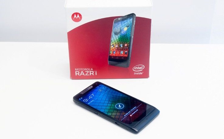 Motorola RAZR i (1).jpg